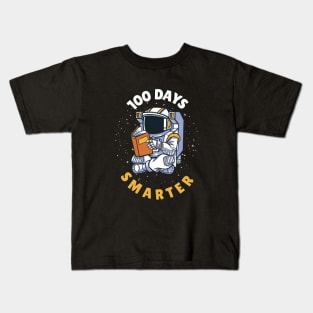 100 Days Smarter 100th Day of School Astronaut Reading Book Kids T-Shirt